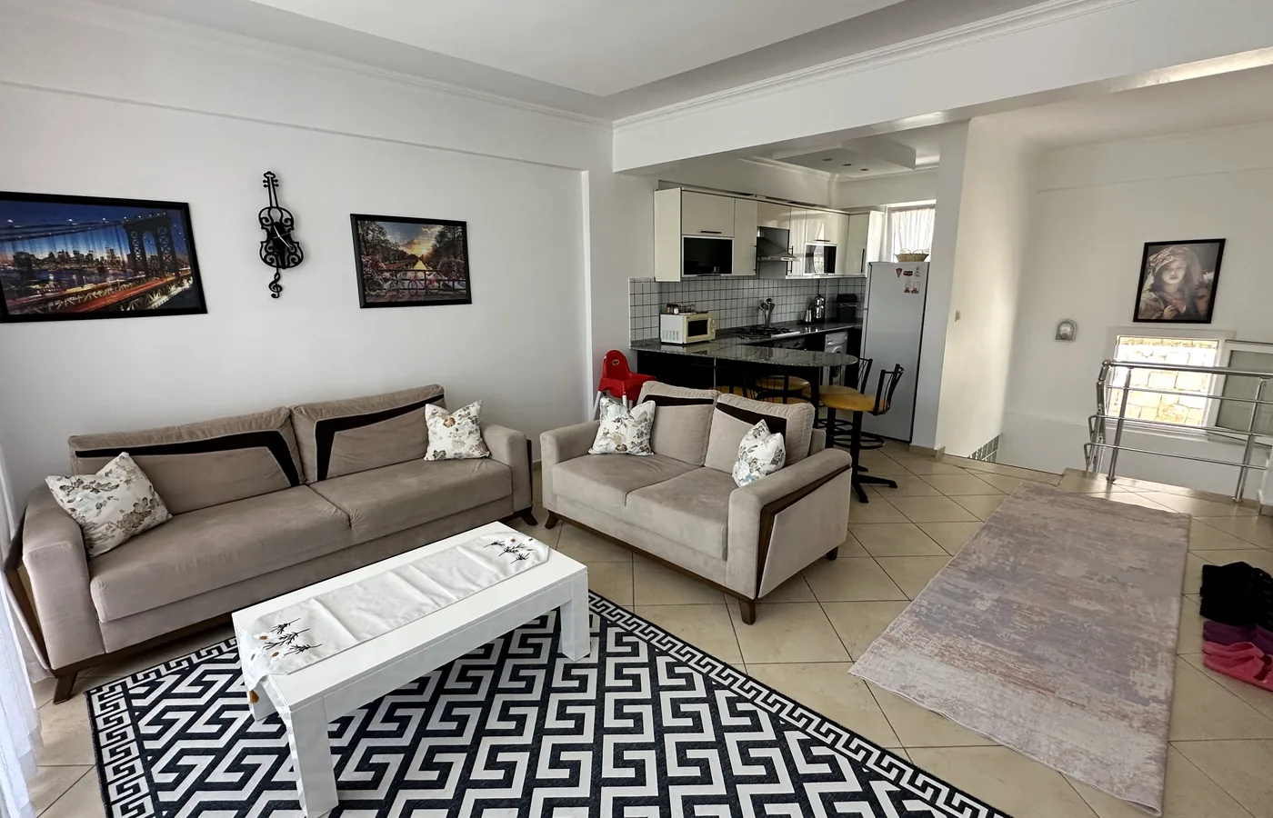 Havuz manzaralı ferah salon
